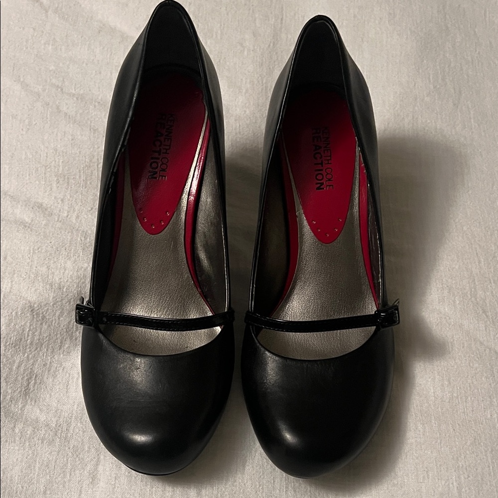 Kenneth Cole Reaction Black Heels